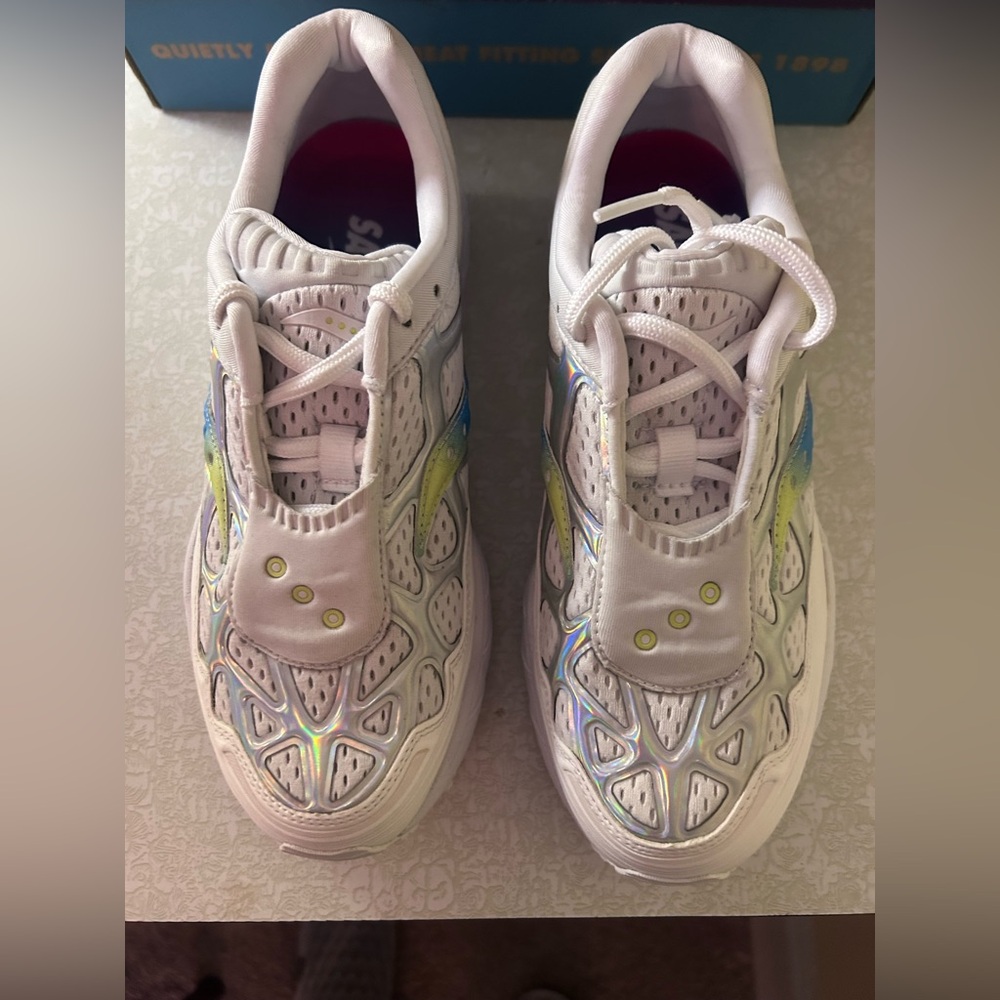 Saucony White Iridescent Grid Web Sneakers mens 5 = childs 5 NIB